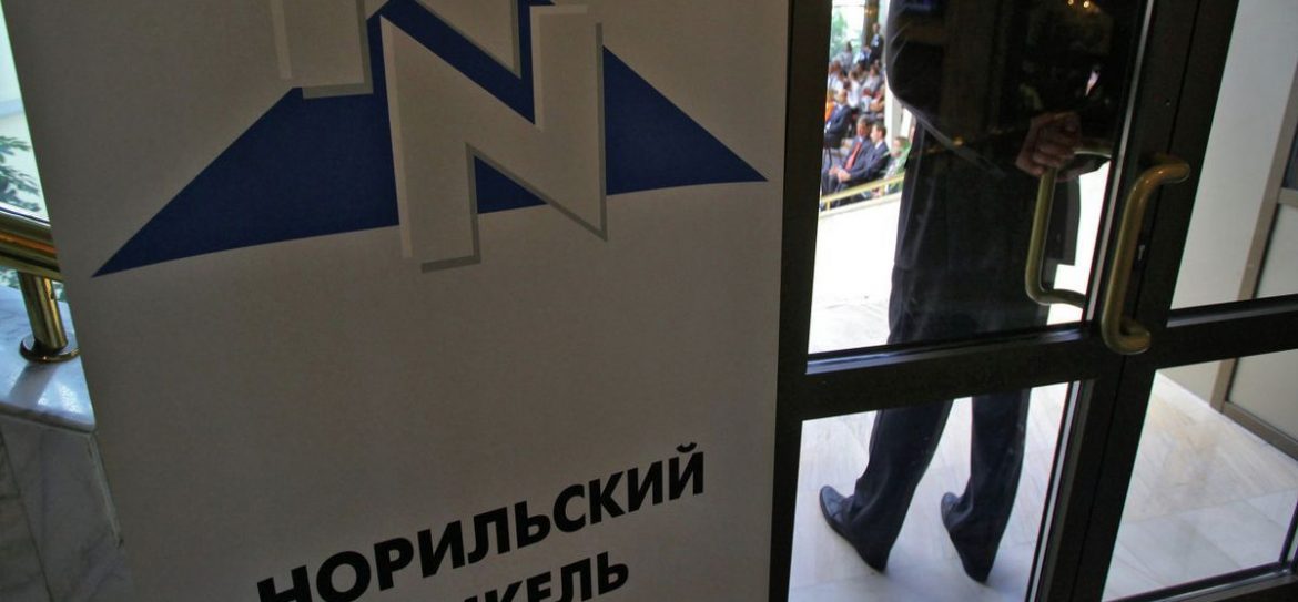 Абрамович покупает офис Потанина