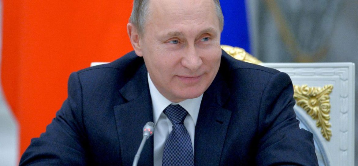 Путин увечит зарплату врачам на 200%