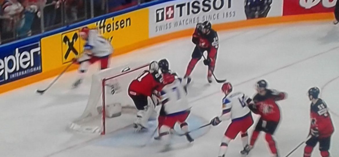 В хоккейном Эль-Класико Россия уступила Канаде со счетом 2:4