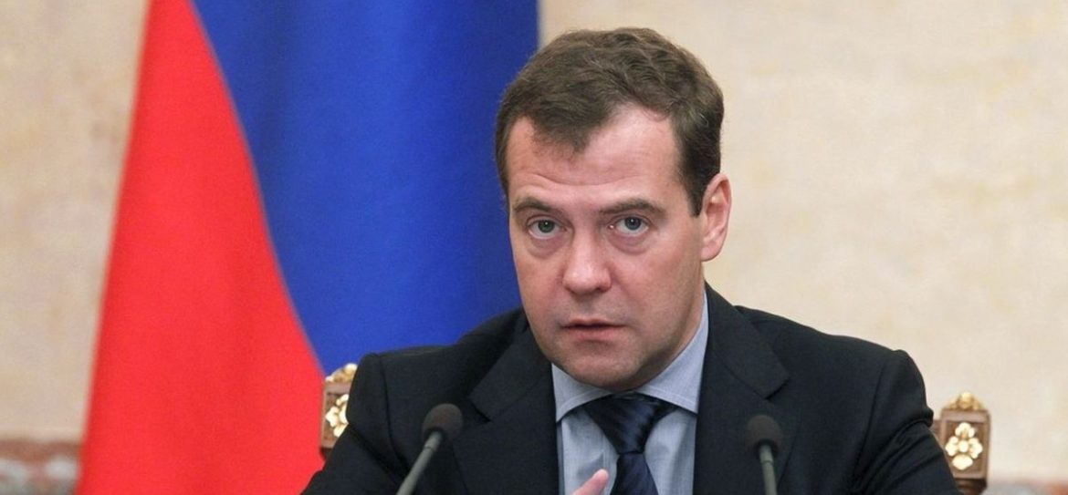 Медведев запретил россиянам пить