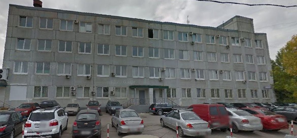 В Москве горит ангар площадью 100 кв м