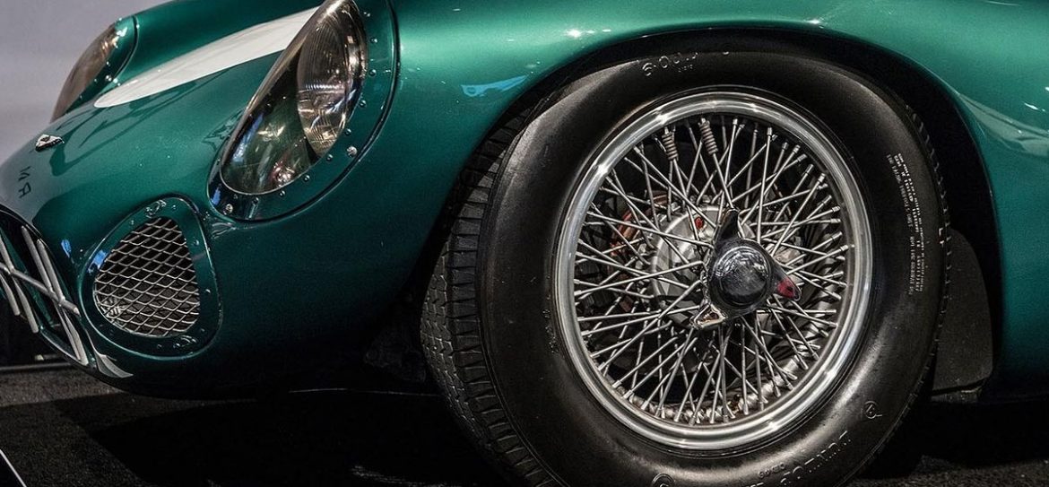 Aston Martin продал свой спорткар по цене квартиры в Москве