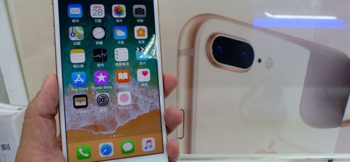 iPhone 8 в Москве: сколько стоит место в очереди за новым смартфоном