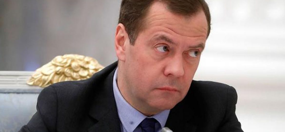 Дмитрий Медведев дал 220 млн на поддержку детских и кукольных театров