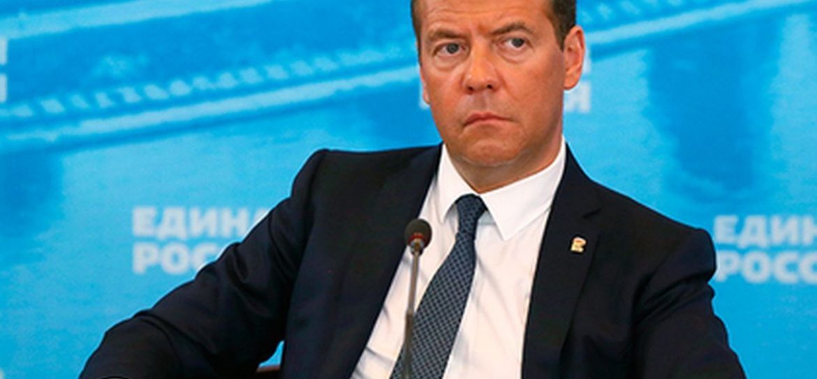 Медведев разрешил МГУ присуждать степени кандидата и доктора наук