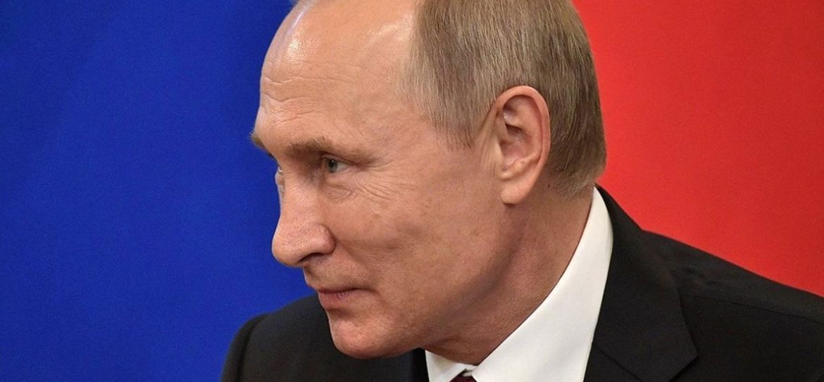 Берлускони подарил Путину белье для крепкого сна