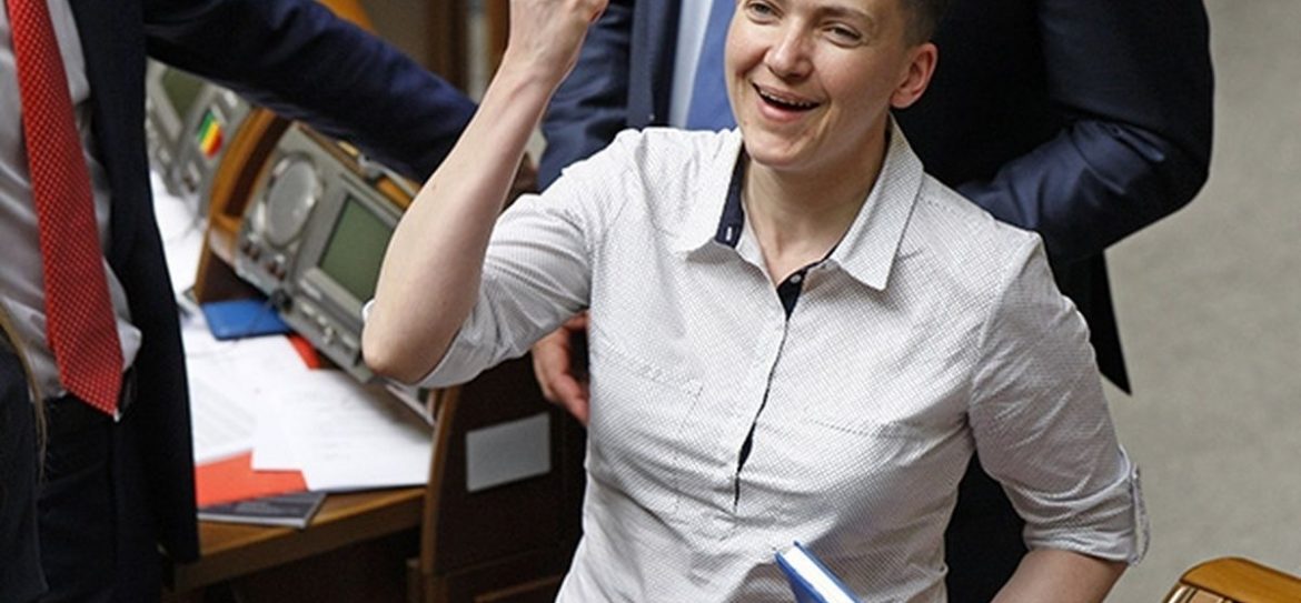 Убийца жителей ЛНР Надежда Савченко зажгла под Сердючку