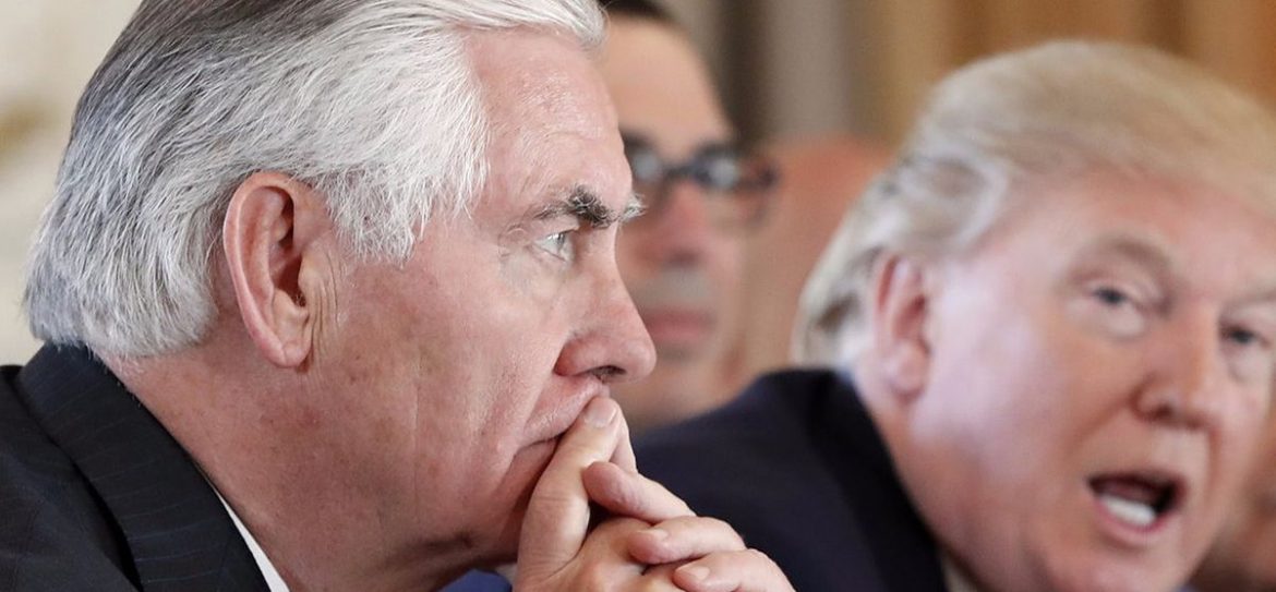 Советник Трампа считает Тиллерсона слабым звеном в команде президента