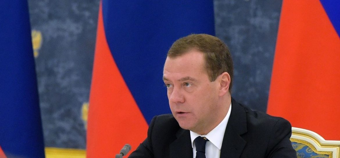 Медведев запретил анонимные кошельки Вебмани
