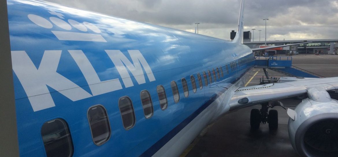В Boeing 777-300 авиакомпании KLM во время взлета ударила молния