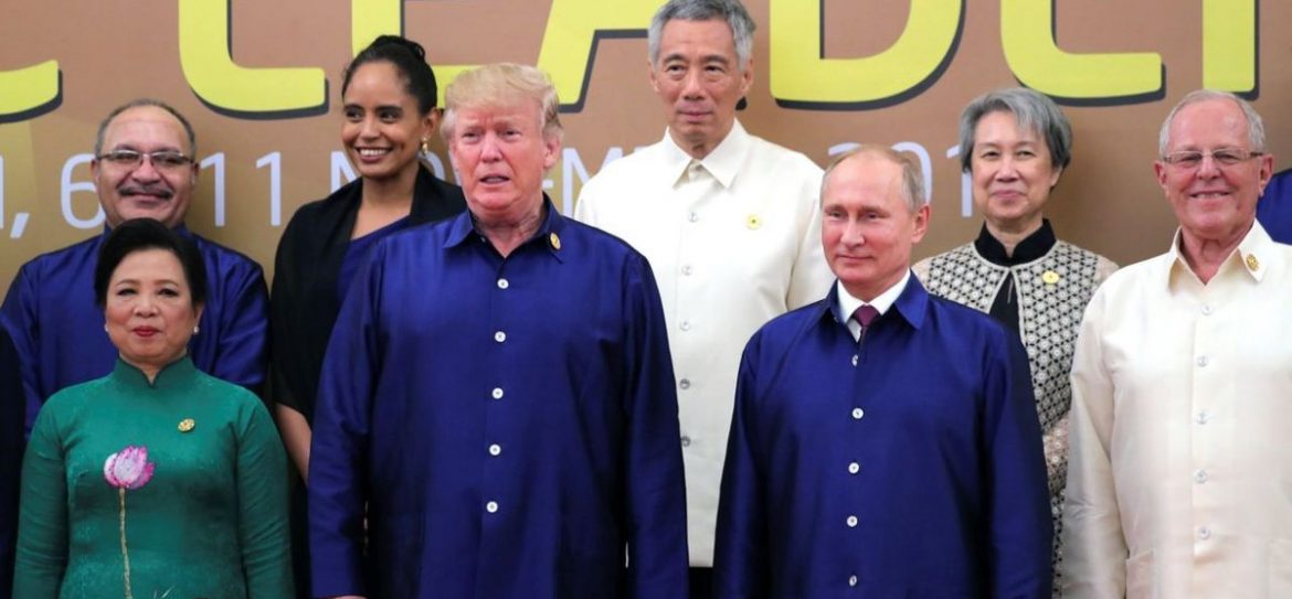 Трамп ни на минуту не отходит от Путина на саммите АТЭС во Вьетнаме