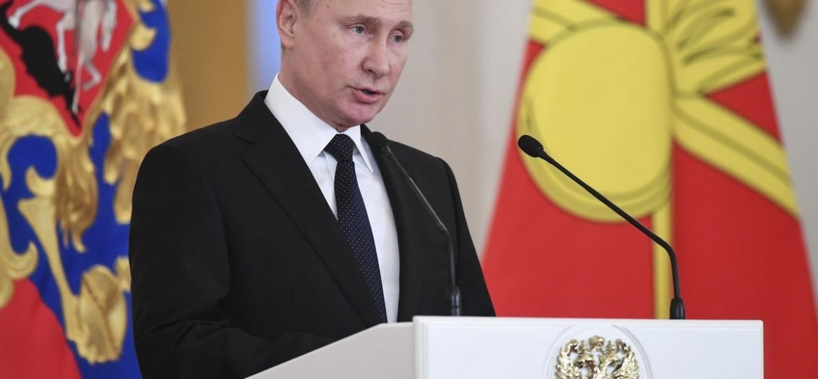 Путин подписал закон о продлении программы маткапитала на 4 года