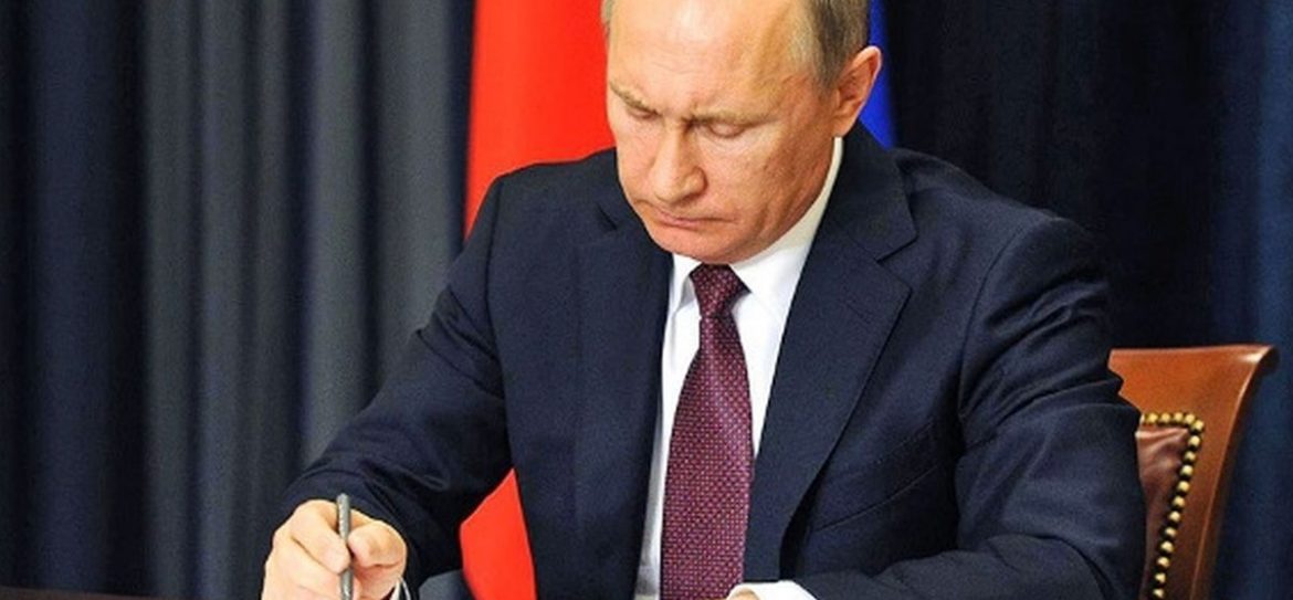 Электрическое пианино от Путина получила школьница из Удмуртии