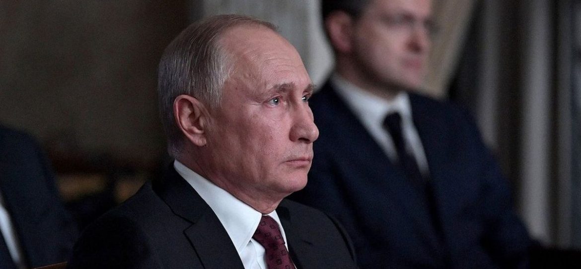 Владимир Путин дал поручения по новым инициативам по поддержке семей