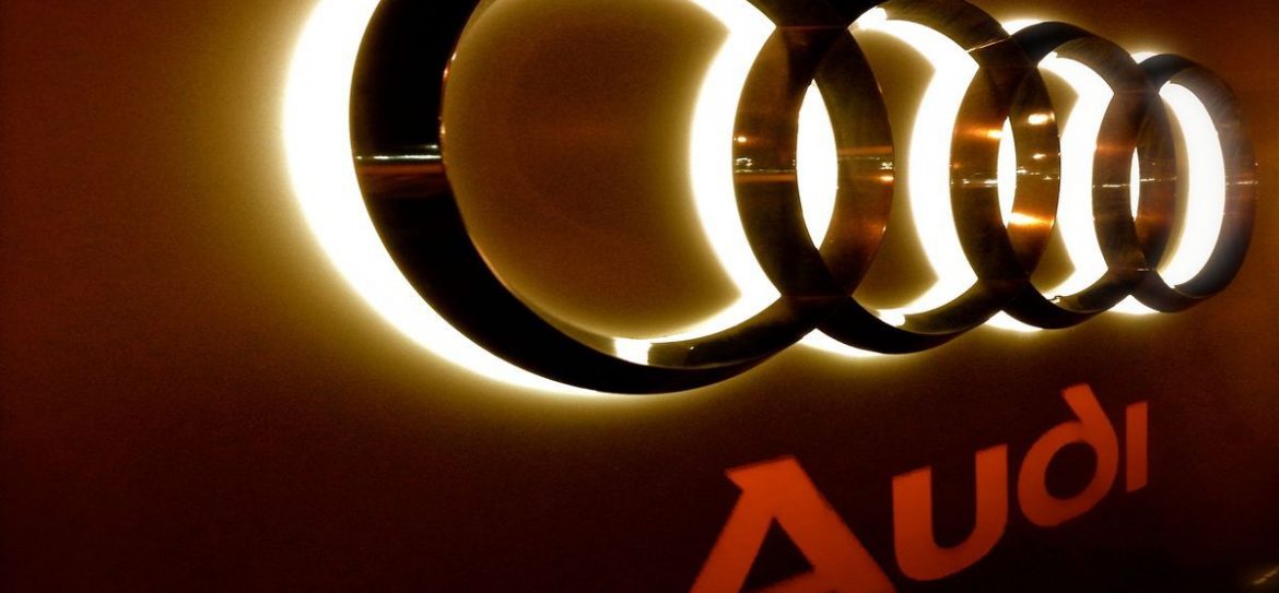 На 27 км МКАД столкнулись Audi и ВАЗ