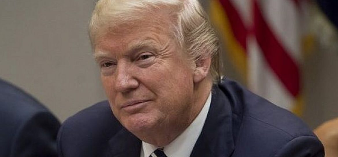 Трамп назвал грязными дырами страны, из которых прибывают мигранты