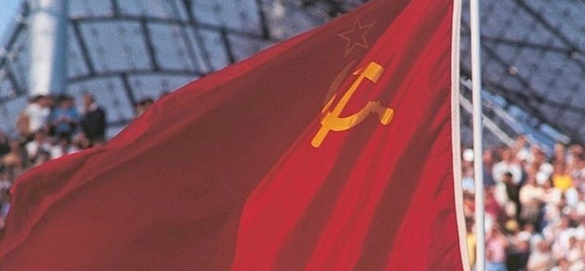 Сборная России сможет выступить на зимних Играх под флагом СССР