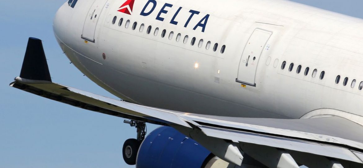 Сотрудники Delta Airlines обвинили компанию в антисемитизме