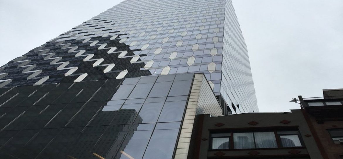 Курс доллара обновил максимум в 2018 году, поднявшись до 57,9 руб