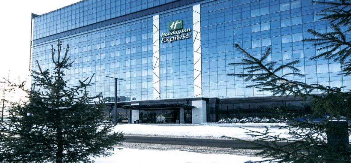 Holiday Inn Express Moscow Sheremetyevo Airport расположен в шаговой доступности от терминалов D, E и F аэропорта Шереметьево