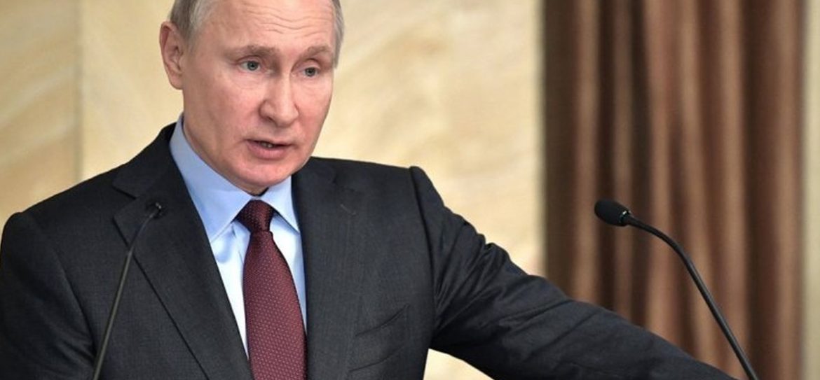 Глава «Роснефти» Игорь Сечин обратился к президенту РФ Владимиру Путину с просьбой о налоговых послаблениях для компании на сумму в 145 млрд руб