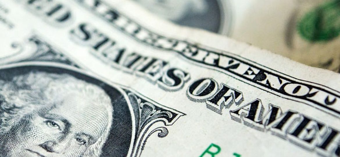 Курс доллара США после открытия торгов на Московской бирже поднялся выше 58 рублей впервые с 12 февраля