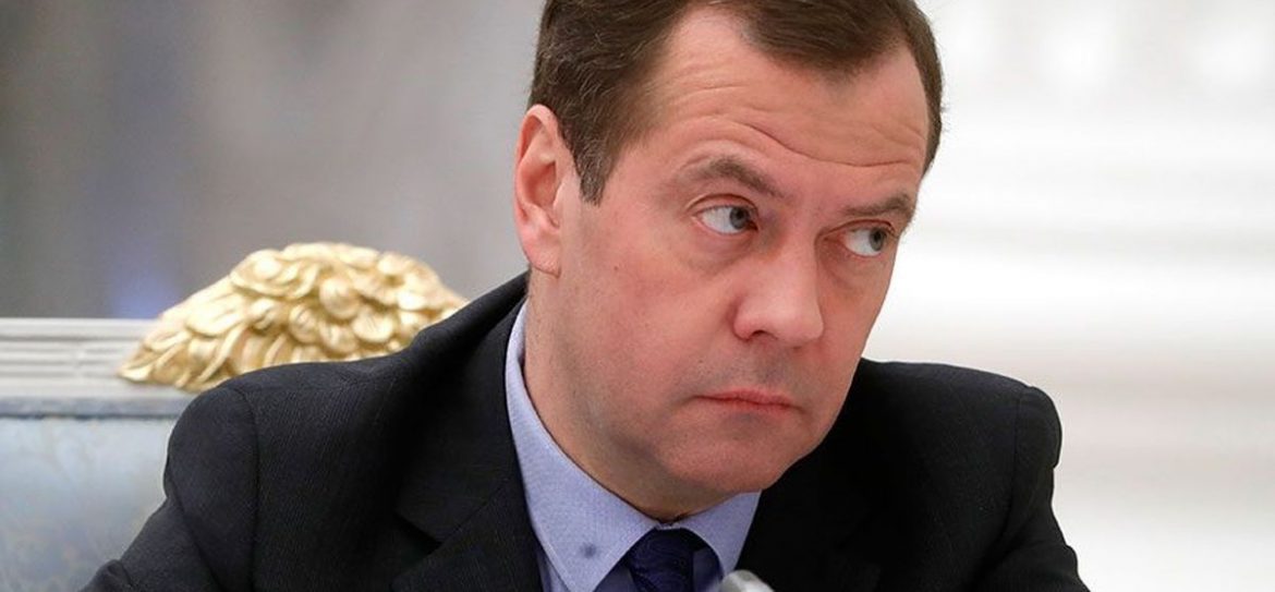 На повышение оплаты труда бюджетников Медведев выделил 20 млрд