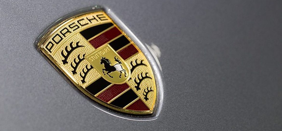 Компания Porsche подготовили весьма необычную первоапрельскую шутку, анонсировав скорый выпуск уникальной новинки – электрического трактора