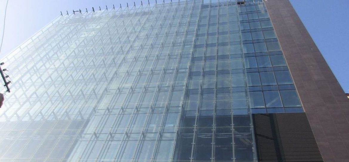 Все три офисных корпуса МФК «Метрополис» рядом с метро «Войковская» в Москве перешли в собственность чешской PPF Real Estate и американской Hines