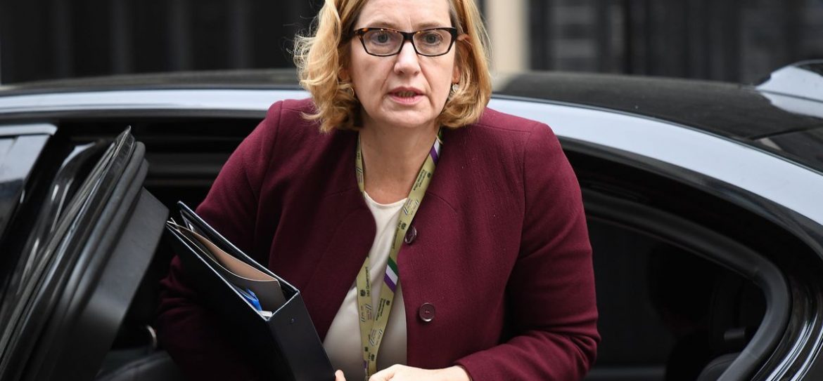 Глава МВД Великобритании завралась