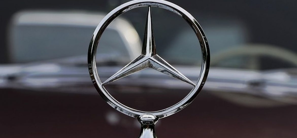 С 1 июля дистрибьюторы автомобилей BMW и Mercedes в России повысят цены на 1% и 3-5%
