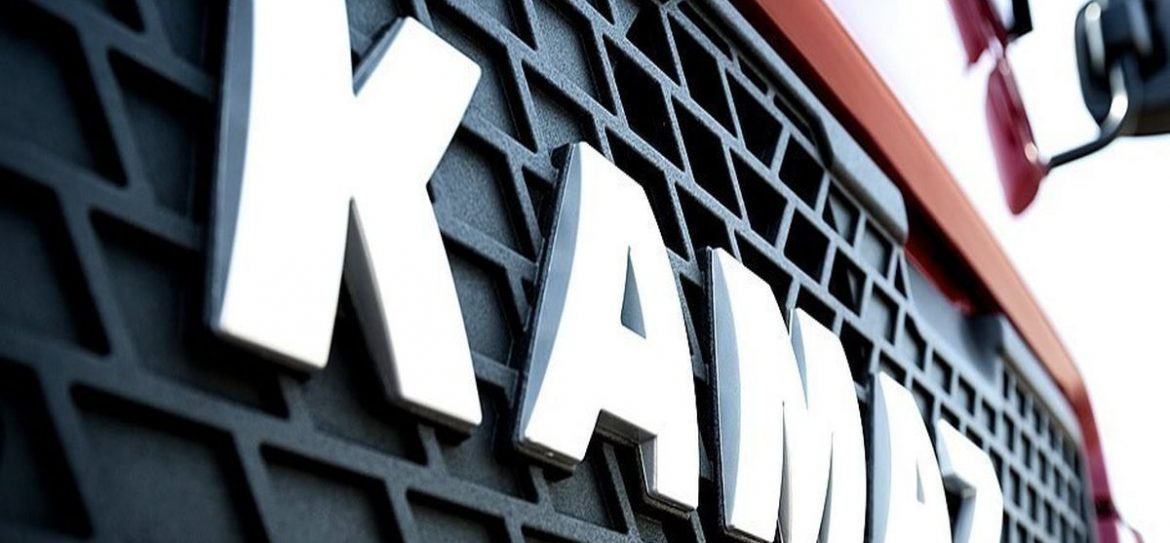 На западе Москвы произошло ДТП с участием КамАЗа