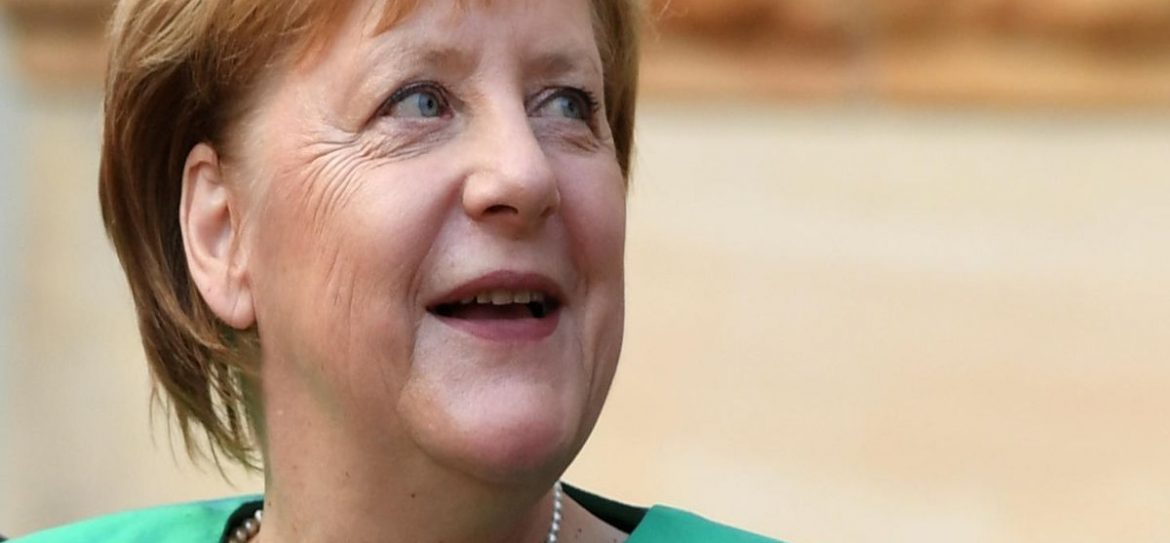 Меркель разрешила нацистскую символику