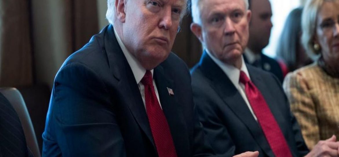 Дональд Трамп: «Я только что разрешил удвоить тарифы на сталь и алюминий для Турции, так как их валюта, турецкая лира, стремительно ползет вниз по отношению к нашему очень сильному доллару!»