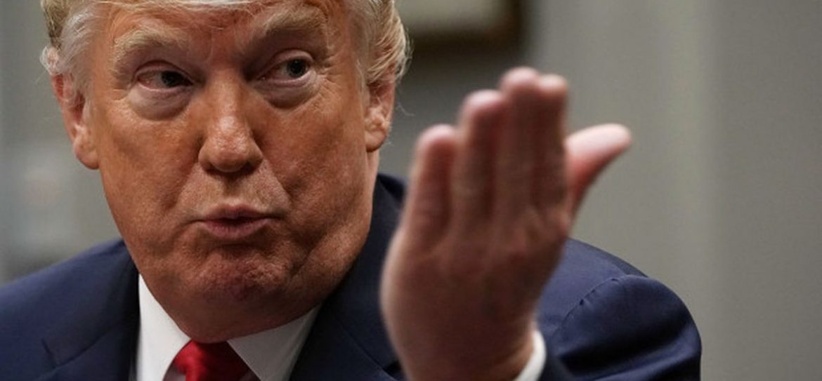 Президент США Дональд Трамп объявил в понедельник о введении десятипроцентных пошлин на товары из Китая на сумму 200 миллиардов долларов