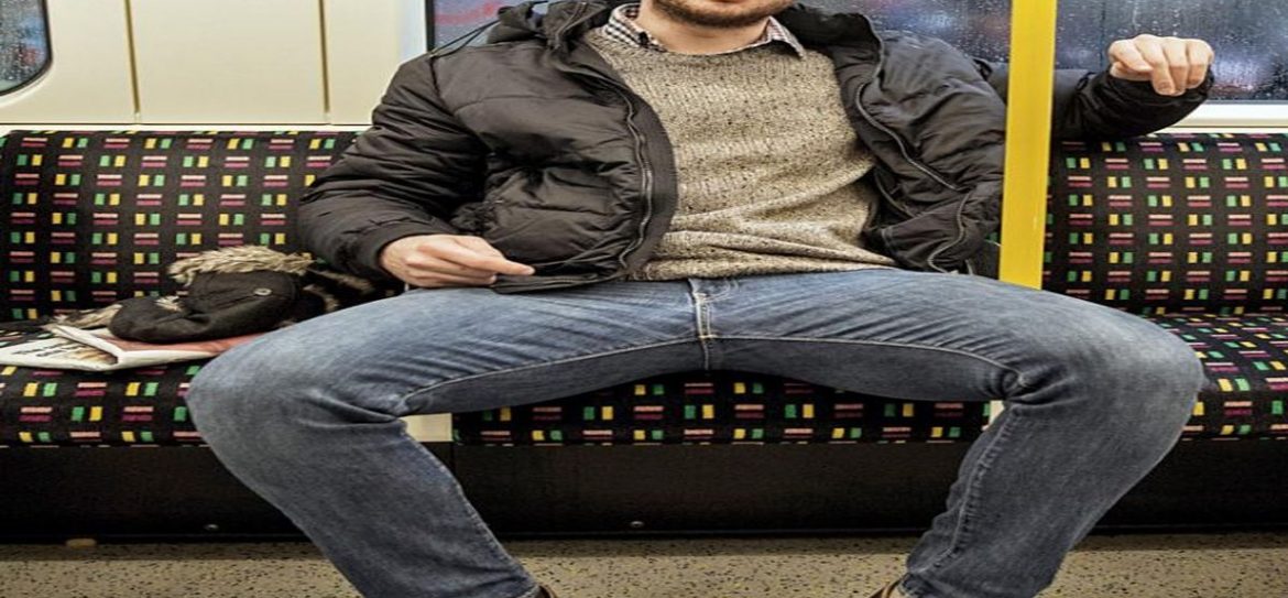 Петербург: феминистки хотят запретить мужчинам раздвигать ноги в метро