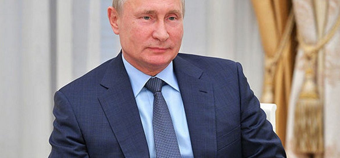 Путин по телефону поздравил Собянина с победой на выборах мэра Москвы