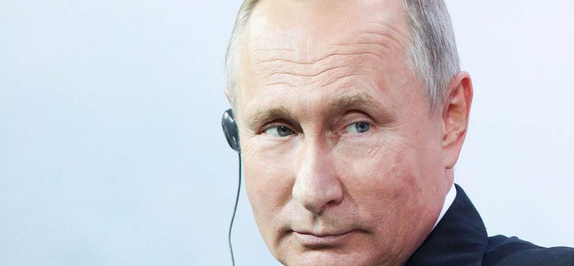 Главы России и Японии Владимир Путин и Синдзо Абэ обменялись мнениями после предложения президента РФ заключить мирный договор до конца года