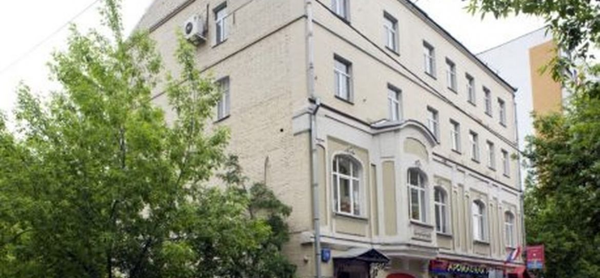 Собственник изуродовал главный фасад особняка купца Федотова в Москве