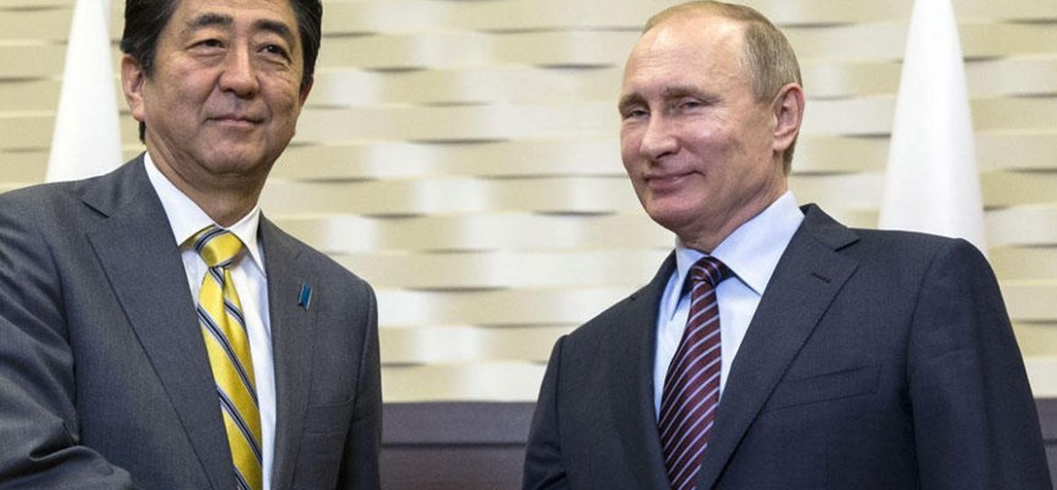 Абэ пообещал Путину не допустить размещения базы НАТО на Курилах