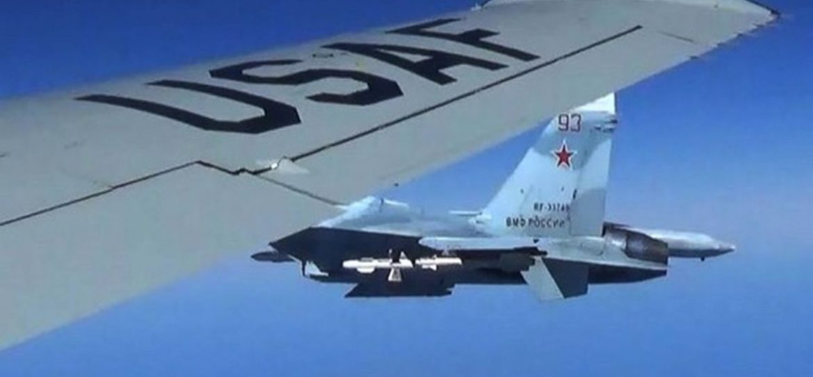Военная активность у российских границ