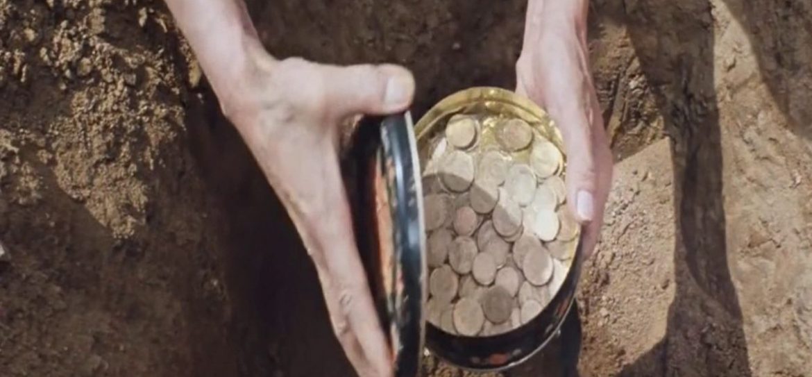 В столице во время проведения работ на Софийской набережной нашли клад