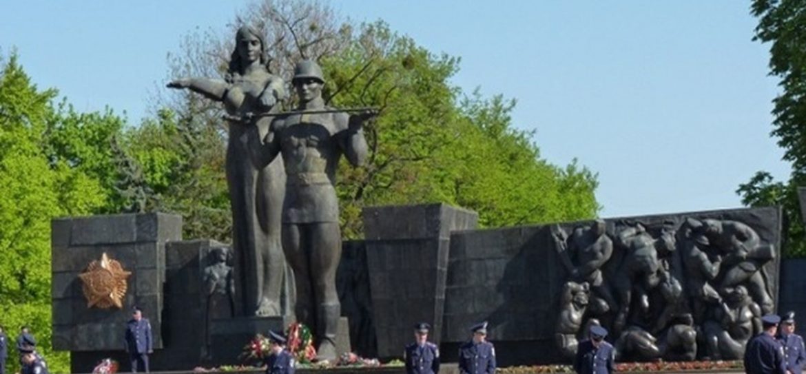 Украинские власти разрешили снести Монумент Славы во Львове