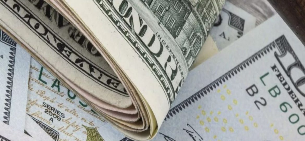 Бюджетникам пообещали повышение зарплаты с 1 октября 2019 года