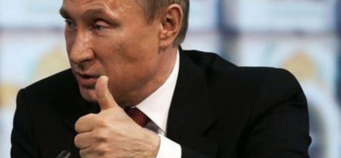 Рейтинг Путина вырос на 2% после погружения в прорубь на Крещение