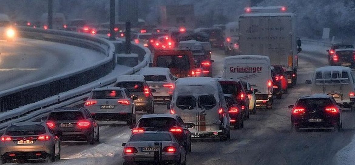В Москве водителям рекомендовали пересесть на общественный транспорт