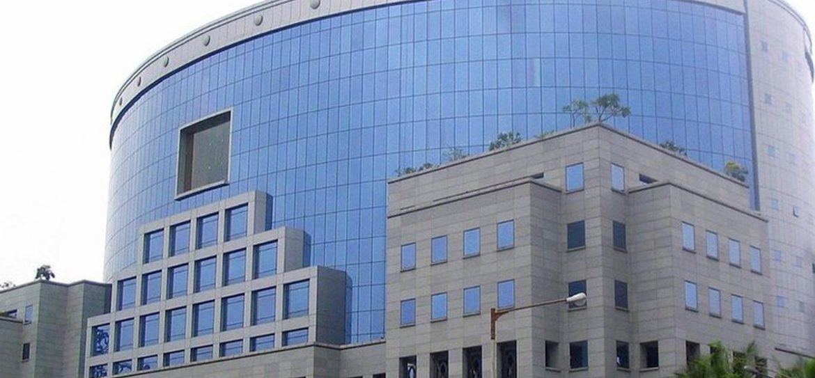 Возгорание торговых павильонов на площади около 50 квадратных метров произошло в воскресенье на востоке Москвы