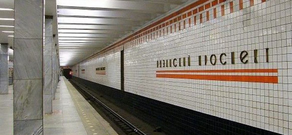 Студент решил покончить с собой, прыгнув под поезд в московском метро