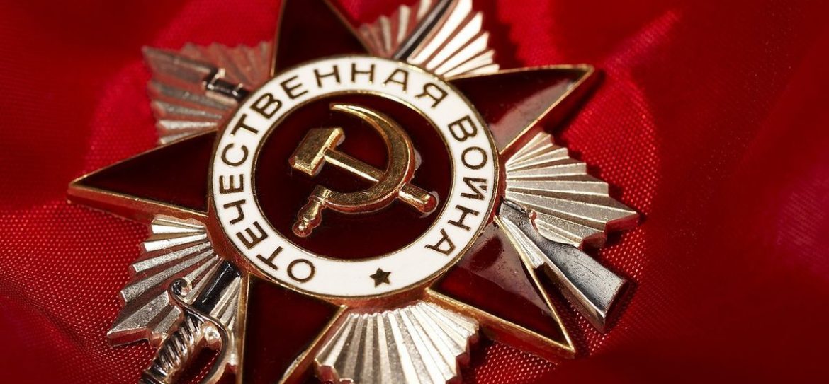 16 салютов и 18 праздничных фейерверков будут запущены в День Победы в Москве
