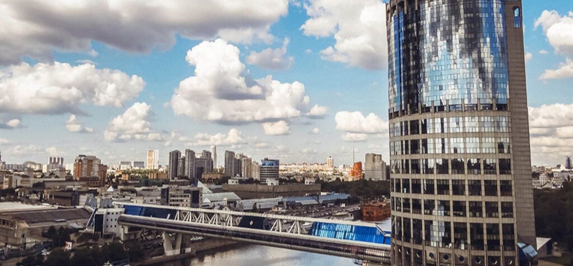 Рядом с бизнес-центром «Башня 2000» ограничат движение